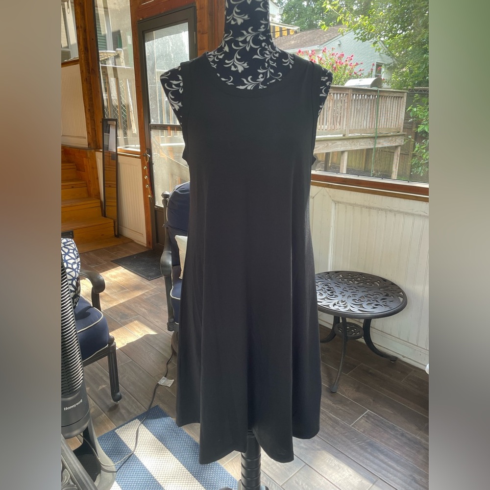 ShopEvelynne Black Sleeveless Crew Neck Midi Dress